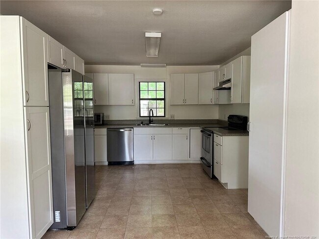 Building Photo - 4945 Redwood Dr