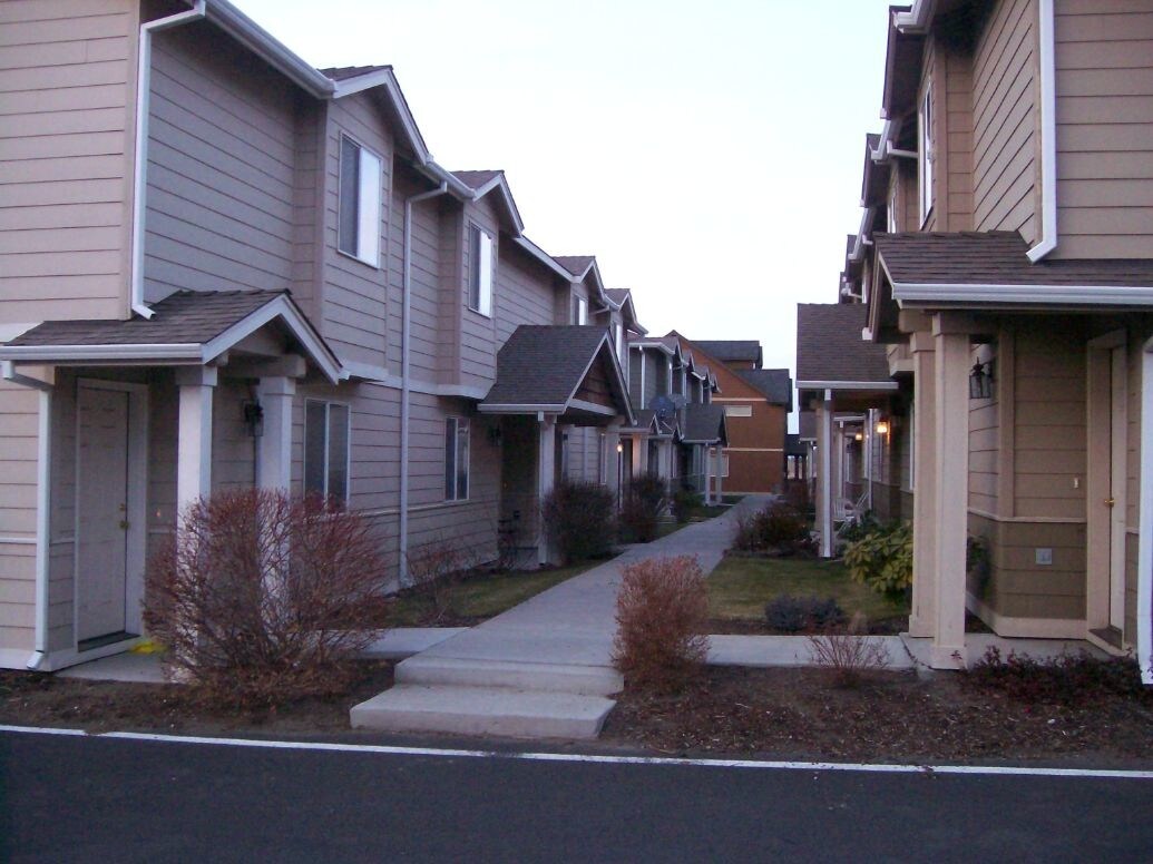 2621 NW Cedar Ave Unit 1, Redmond, OR 97756 Apartment for Rent in