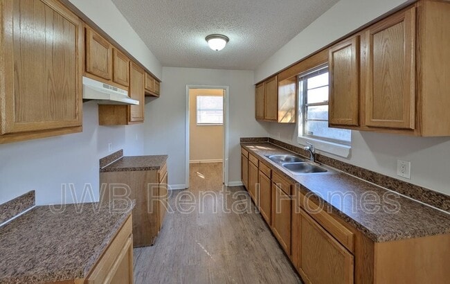 Building Photo - 8665 Buttercup St