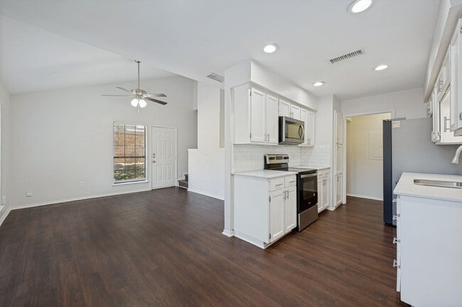 Building Photo - 117 Peachtree Ct