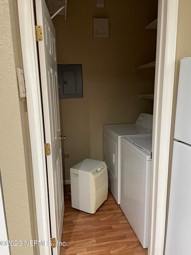 Building Photo - 13810 Sutton Park Dr N