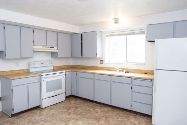Building Photo - 558 Sir Anthony Cir W