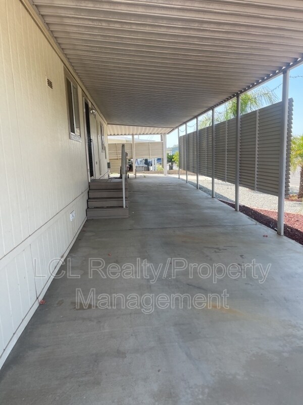 Building Photo - 26057 Fountain Palm Dr