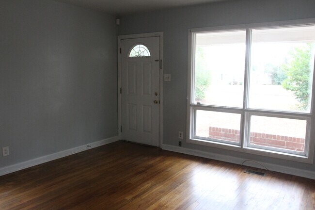 Foto del edificio - 1807 W Broad Ave