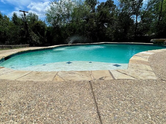 Foto del edificio - 120 Towering Oaks Ln