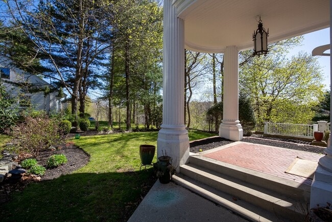 Building Photo - 1041 Great Pond Rd