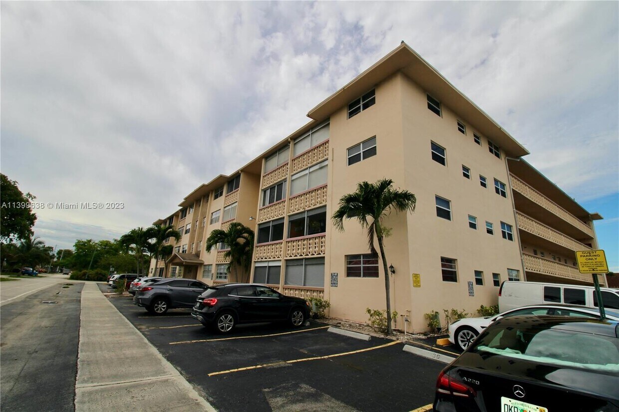 Primary Photo - 211 NE 8th Ave