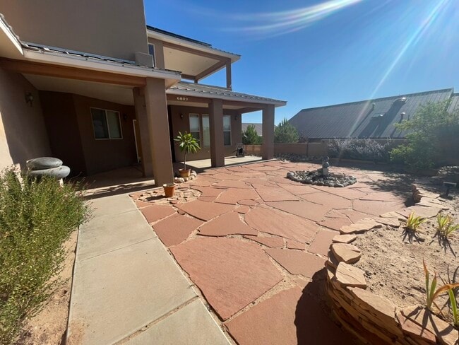 Building Photo - 6809 Chapingo Rd NE