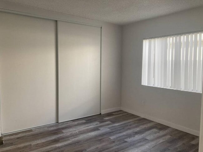 Building Photo - 1.0 bedroom in Los Angeles California 91343