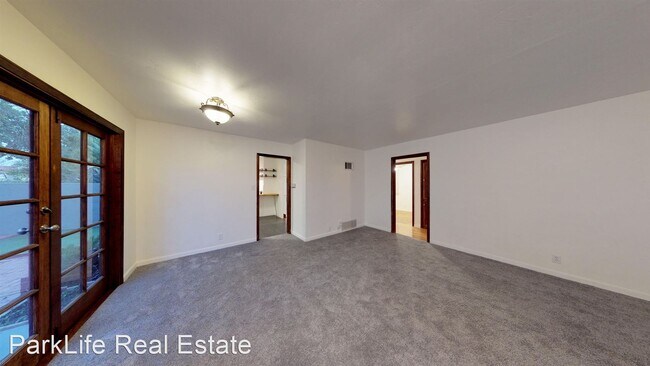 Building Photo - 3 br, 1 bath House - 526 7th St