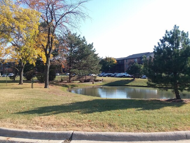 Building Photo - 716 Briar Hill Ln