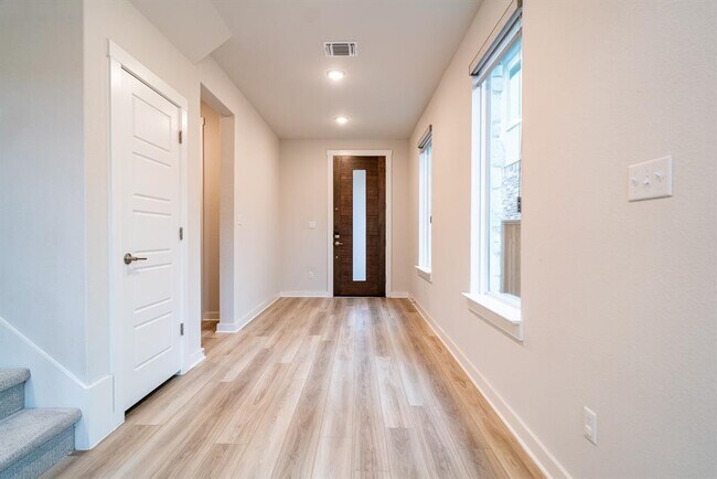 Building Photo - 2525 Dabster Dr