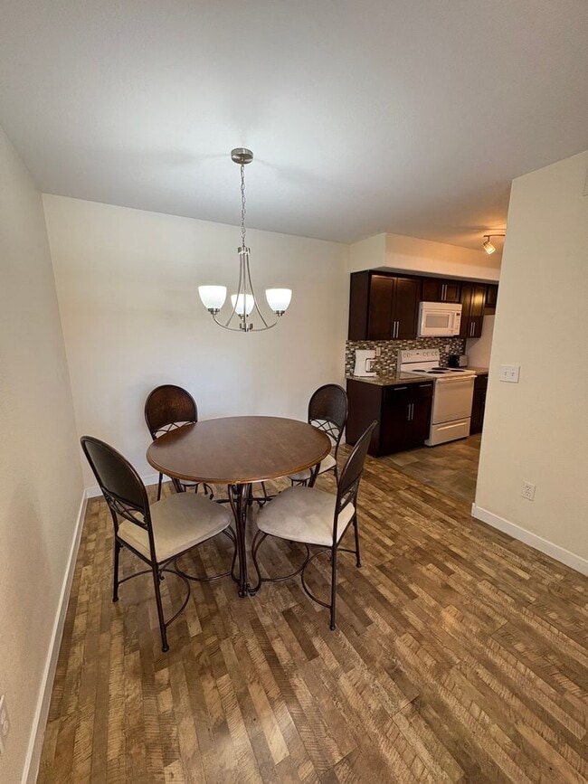 Foto del edificio - Recently remodeled fully furnished condo a...