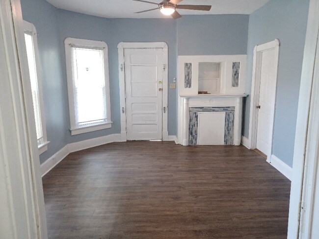 Building Photo - 1054 W 31st St