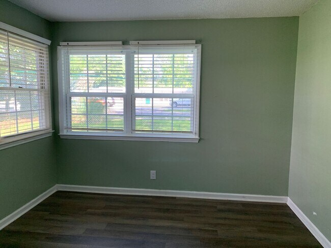 Foto del edificio - 1203 Tiffany Ln