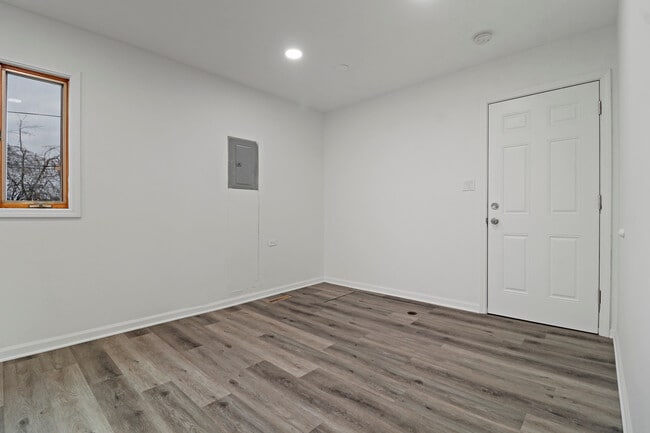 Building Photo - 1180 Larkdale Row