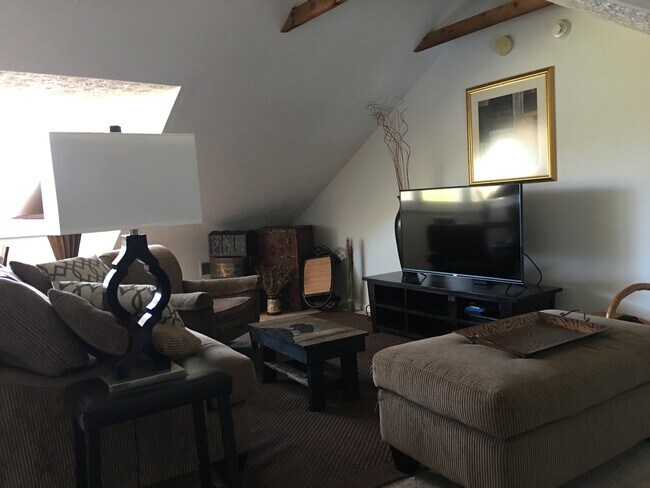 Building Photo - 1103 Lochland Dr