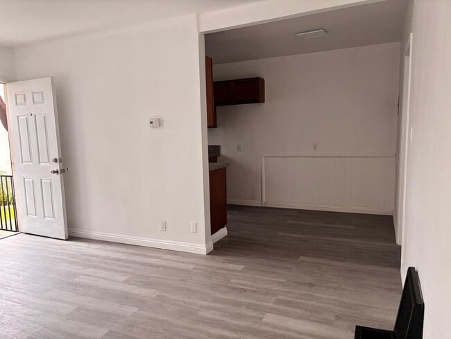 Building Photo - Charming 1-bedroom, 1-bath apartment located in a desirable area of Burbank.