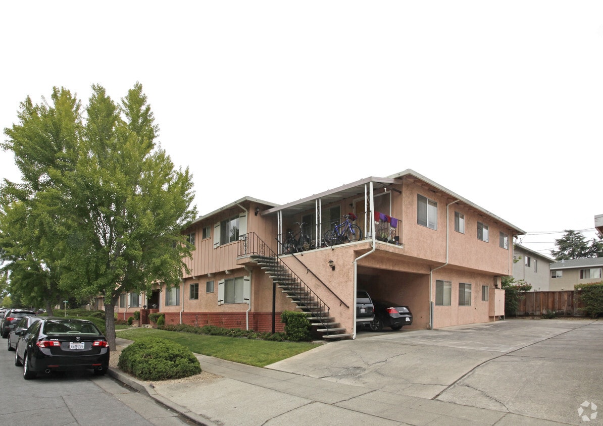 Building Photo - 1587 Ontario Dr