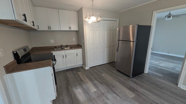 Building Photo - 1110 Creekwood Dr