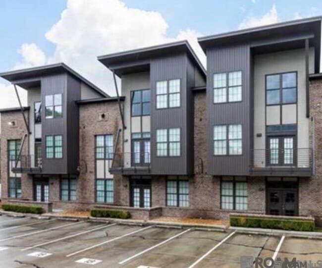 Building Photo - 333 E Boyd Dr