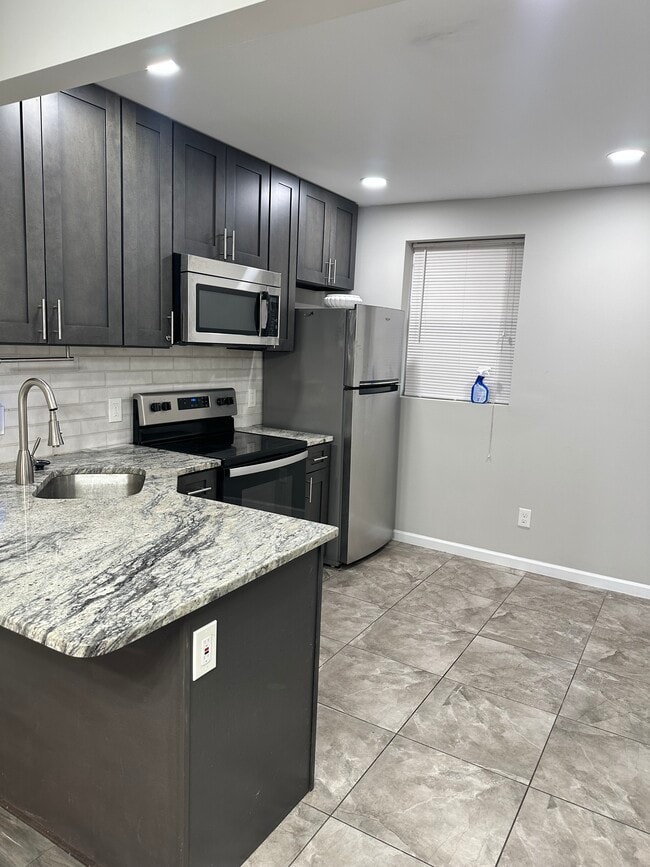 Building Photo - 1920 S Bonsall St