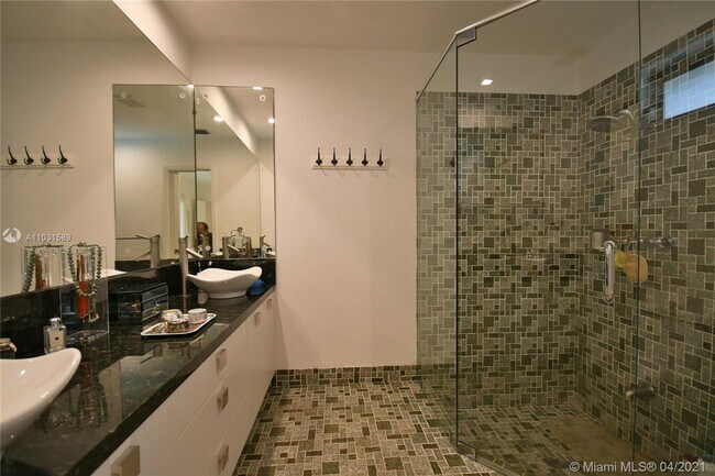 Foto del edificio - Beautiful home in quiet neighborhood