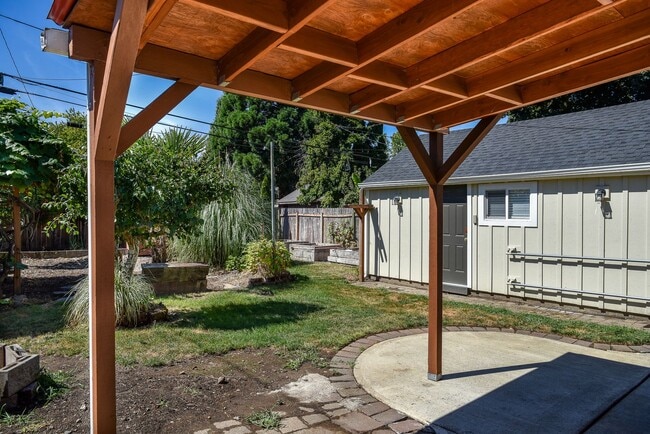 Foto del edificio - 4 Bedroom 2 Bathroom Home in Salem