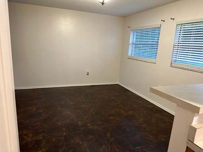 Building Photo - 1342 Scott Cir