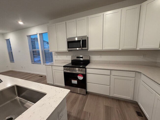 Foto del edificio - Nothing Beats New!