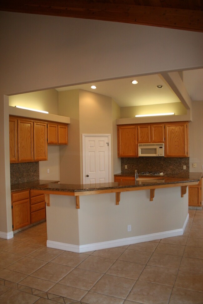 Building Photo - Beautiful 4 Bed + Office & 3 Bath in Stone...