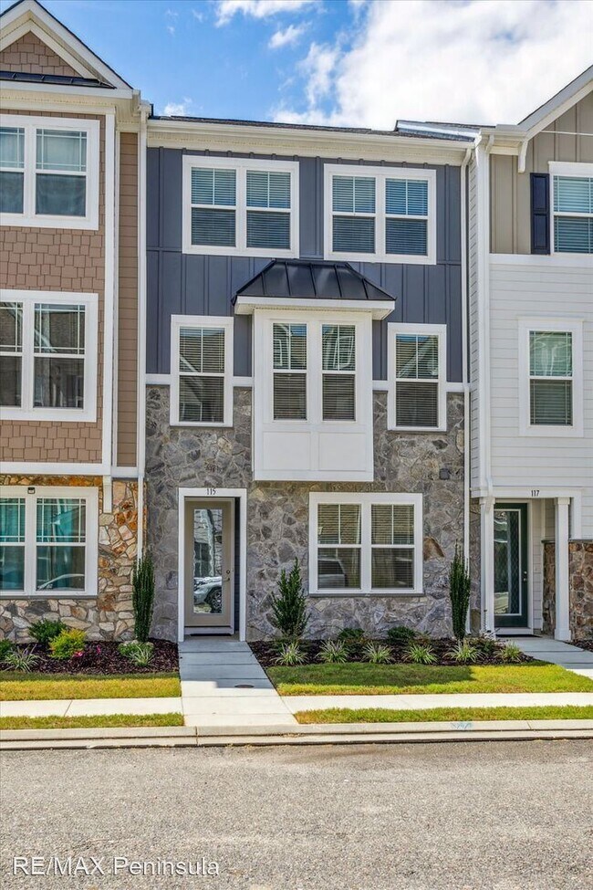 Building Photo - 3 br, 2.5 bath House - 115 Daybeacon St