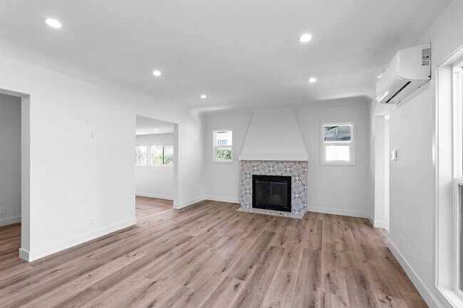 Sala de estar - 2621 Veteran Ave