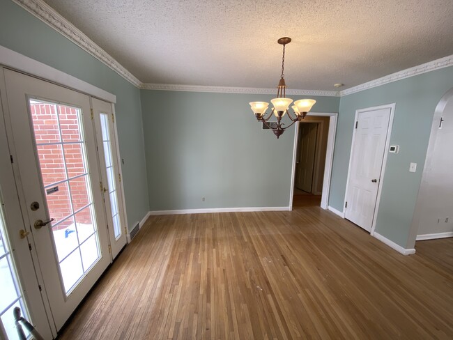 Large Dining Room - 308 S Glendale St
