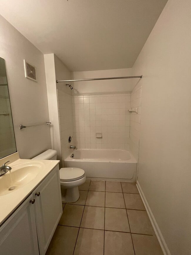 16-1611 Summers - 16-1611 Summers Apartment