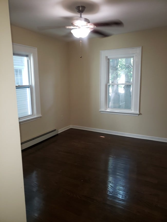 Building Photo - 476 N Maple Ave