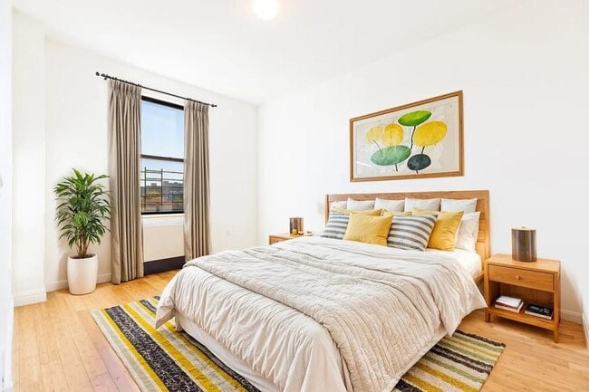Building Photo - 3 bedroom in Brooklyn NY 11205