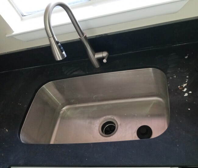 Building Photo - 1711 Trinity Pl