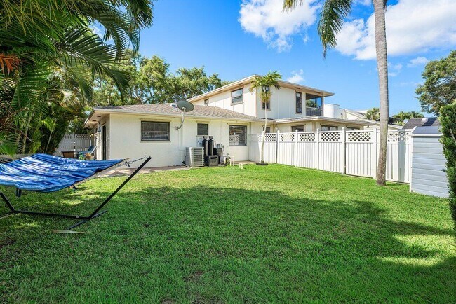 Foto del edificio - 2103 N Palm Cir