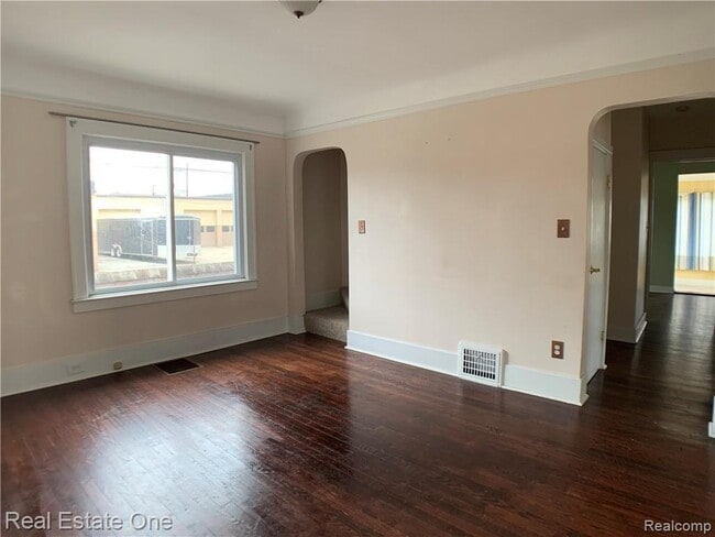 Building Photo - 3342 Buckingham Ave