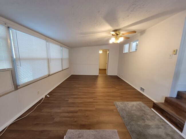 Building Photo - 910 51st Avenue Plaza W