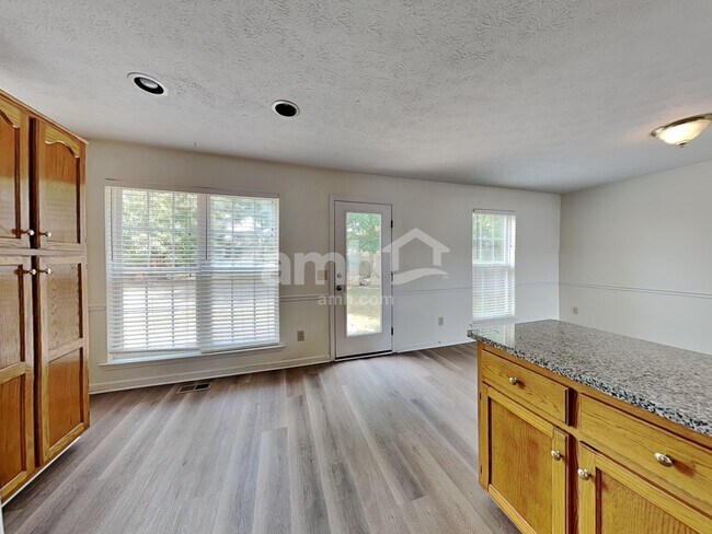 Foto del edificio - 129 Candle Woods Dr