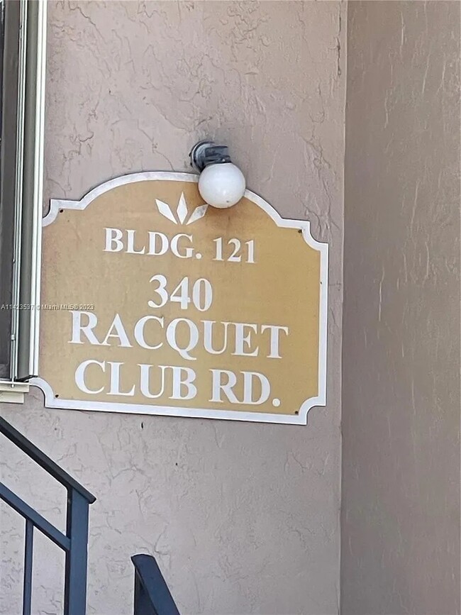 Foto del edificio - 340 Racquet Club Rd