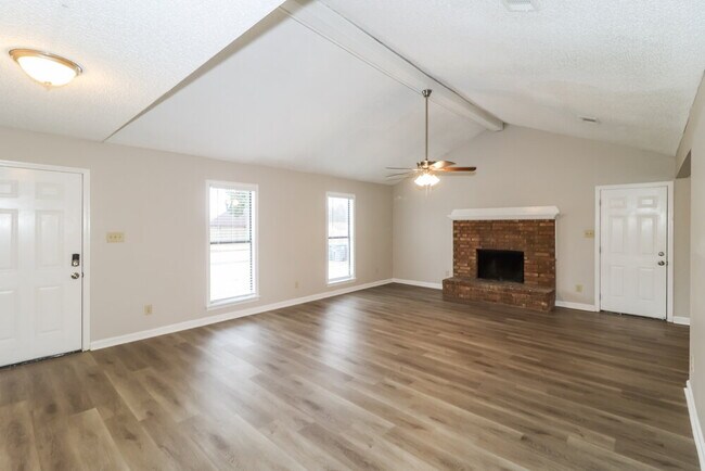 Foto del edificio - 3925 Birchshade Cove