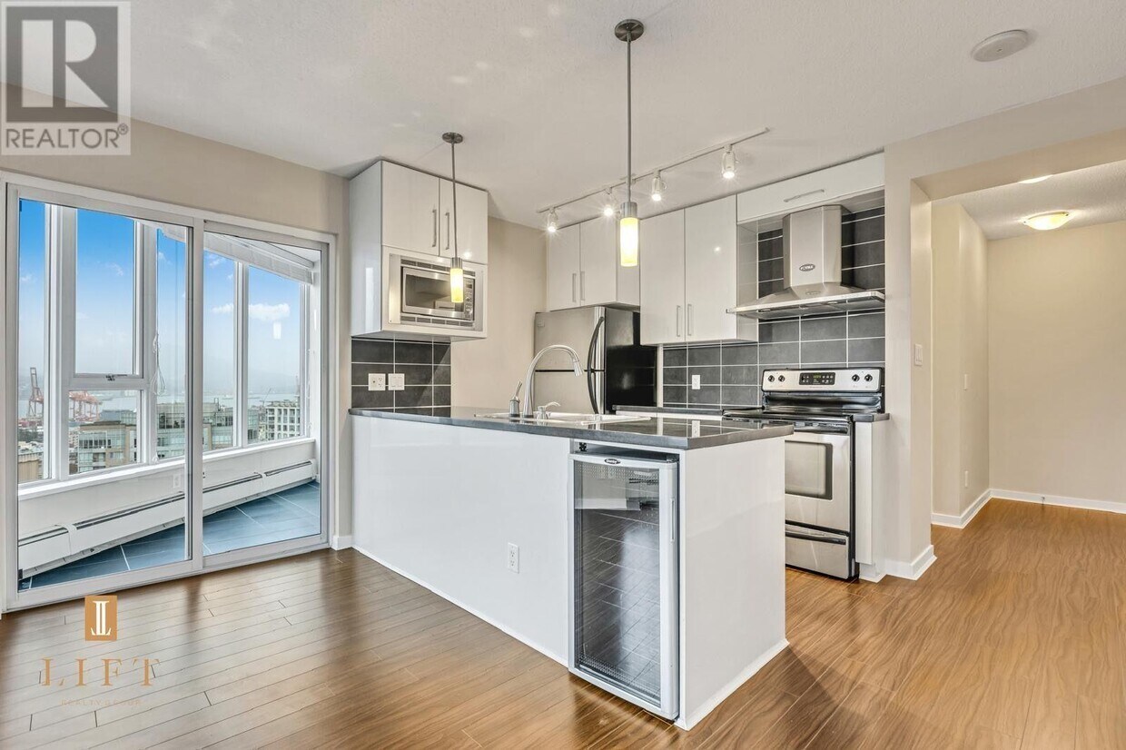 Photo principale - 689-3689 Abbott St