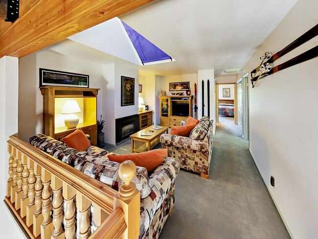 Building Photo - 8014 Sunnyoak Cir