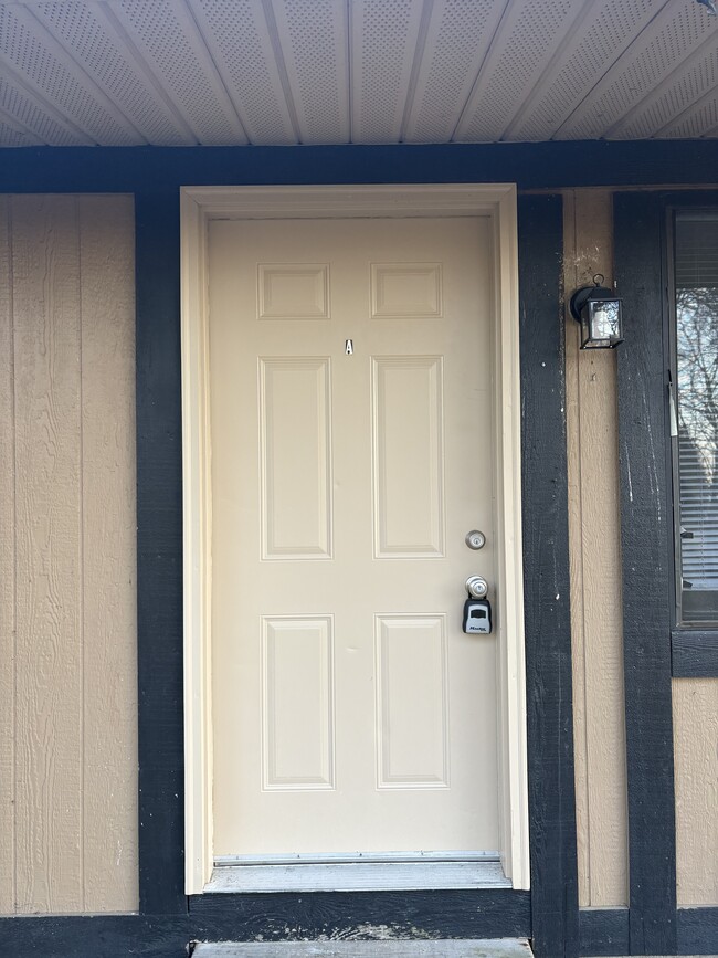 Building Photo - 310 S Pike St