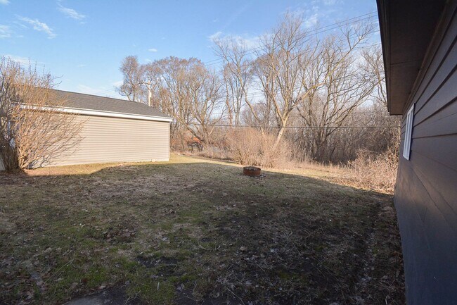 Foto del edificio - Updated 5 Bed, 2 Bath Home Near Churchill Elementary Available Now