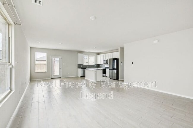 Building Photo - 968 Ravenwood Ln