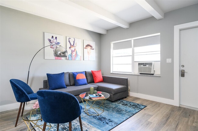 Building Photo - 1020 N Victoria Park Rd